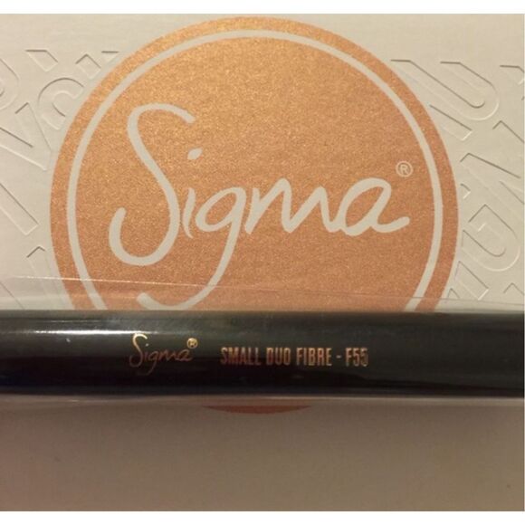 NEW Sigma F55 Small Duo Fibre makeup brush - Picture 2 of 3